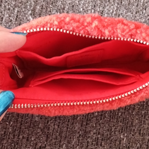 🆕 🏵RARE Coach🏵 - Shearling Nolita w/Pom Pom - Picture 14 of 14